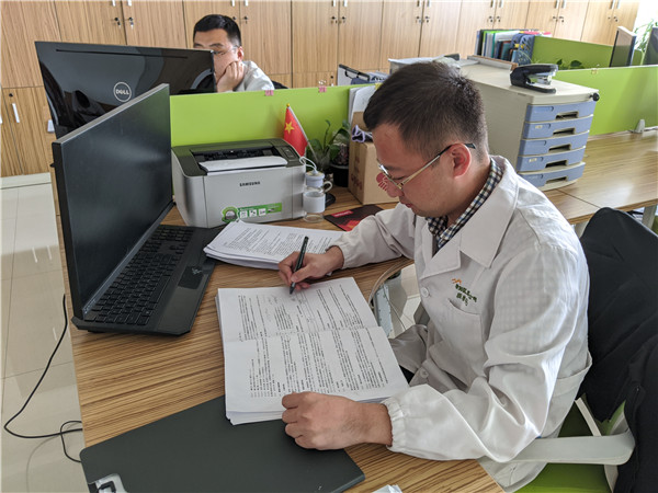 只爭(zhēng)朝夕，不負(fù)韶華